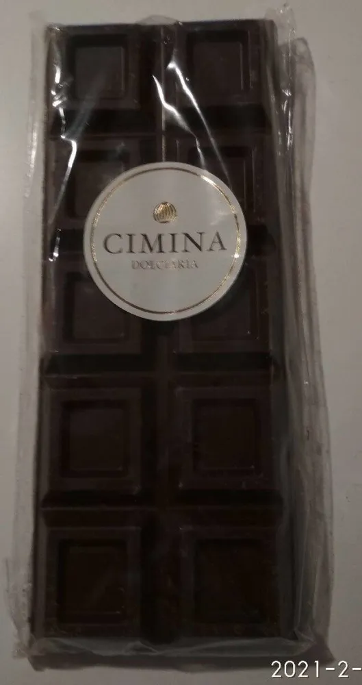 Tavolone fondente e nocciole