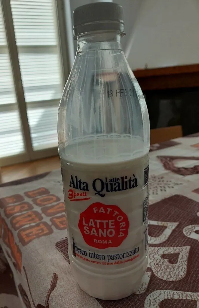 Latte fresco intero pastorizzato alta qualità
