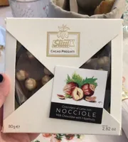 Cioccolato al latte con nocciole