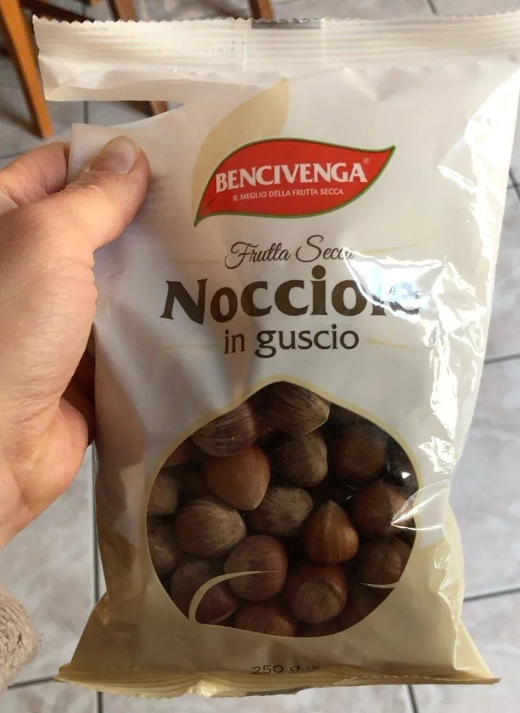 Nocciole in guscio