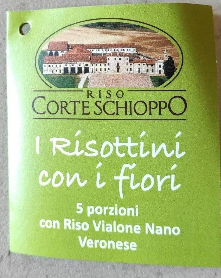 Riso vialone nano con zucca e petali di rosa