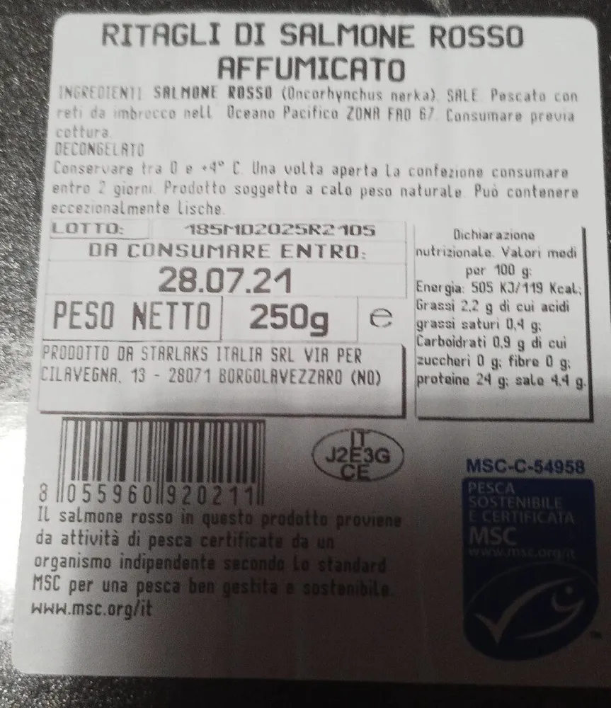 Ritagli di salmone rosso affumicato