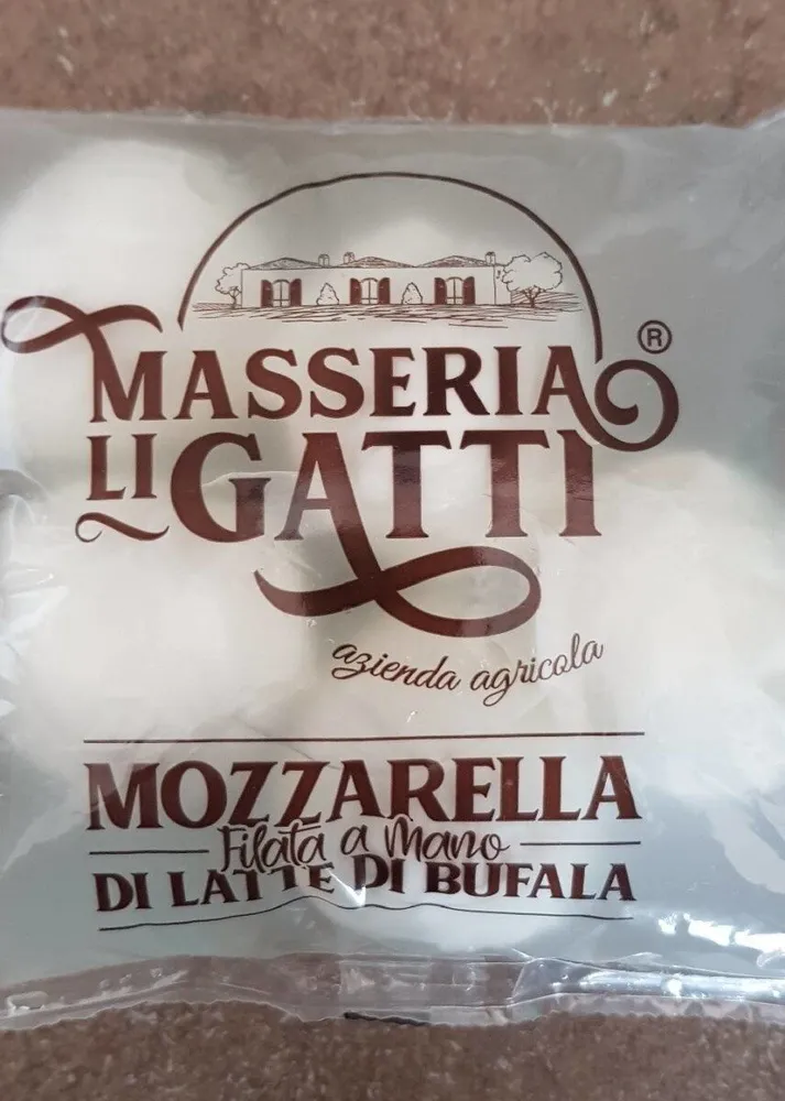 Mozzarella filata a mano di latte di bufala