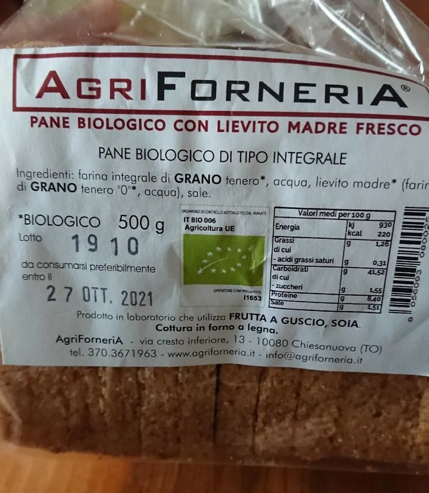 Pane biologico con lievito madre fresco