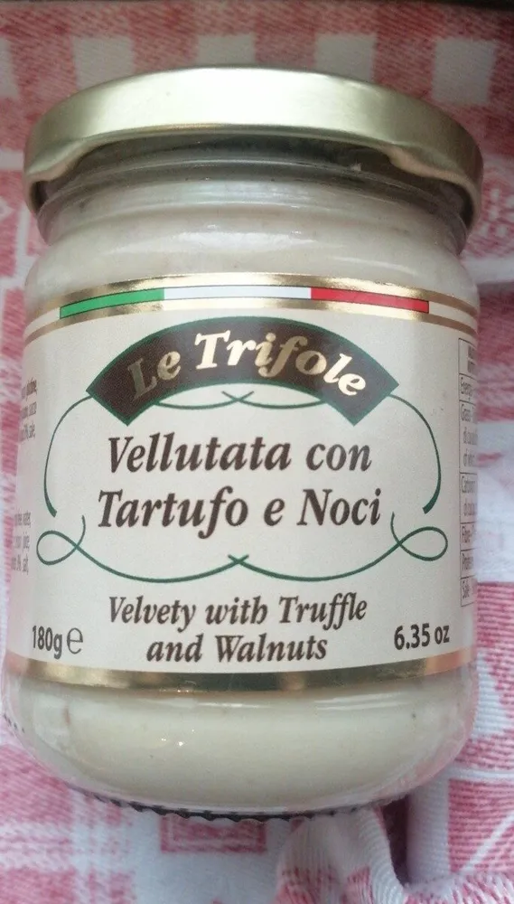 Vellutata con tartufo e noci