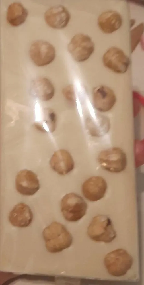 Tavoletta cioccolato bianco con nocciole
