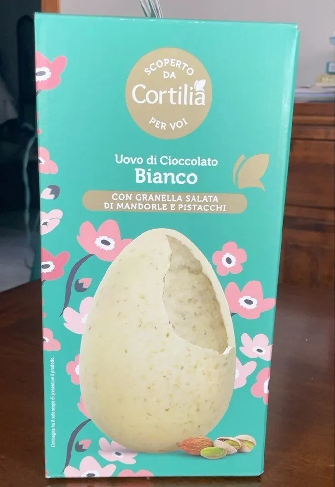 Uovo di cioccolato bianco
