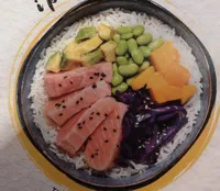 Poké di salmone