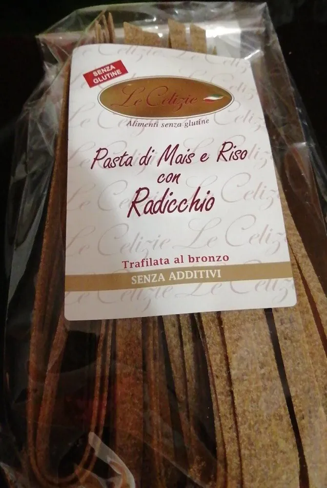 Pasta di mais e riso con radicchio