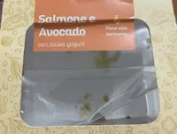 Salmone e avocado con salsa yogurt