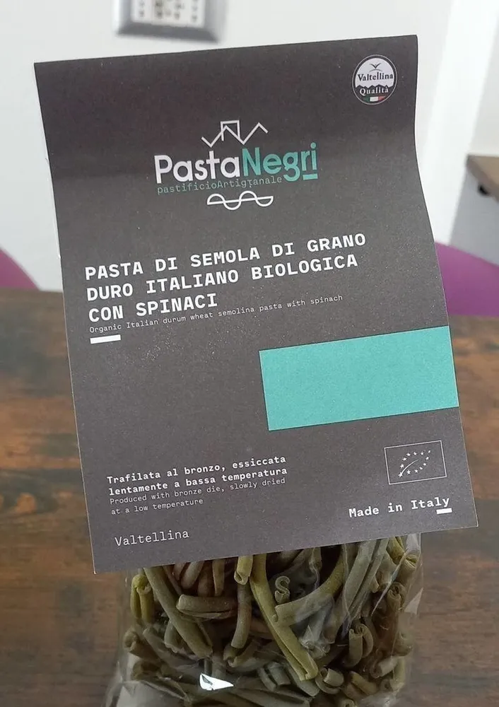 Pasta di semola di grano duro italiano biologica con spinacci