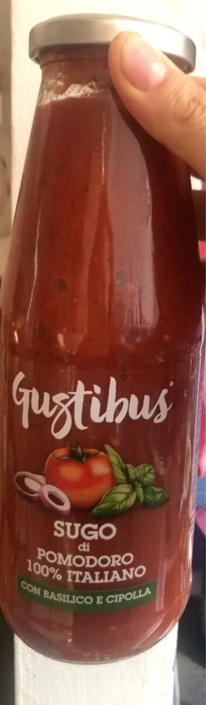 Sugo di pomodoro con basilico e cipolla