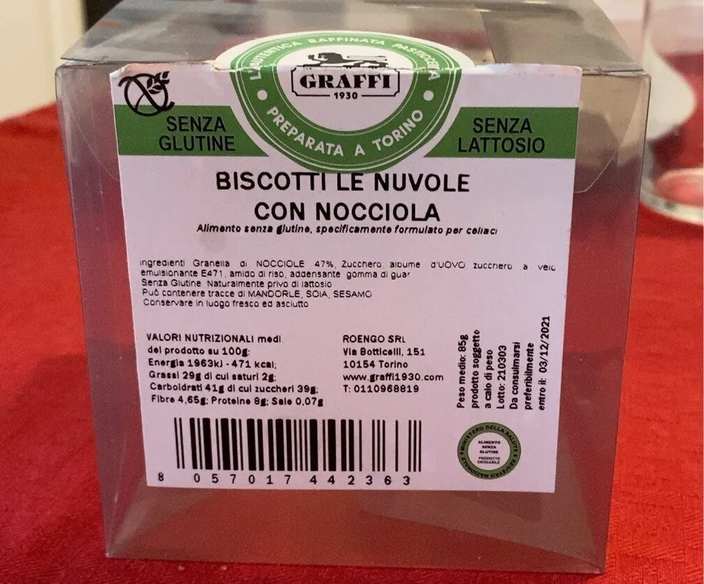 Biscotti le nuvole con nocciola