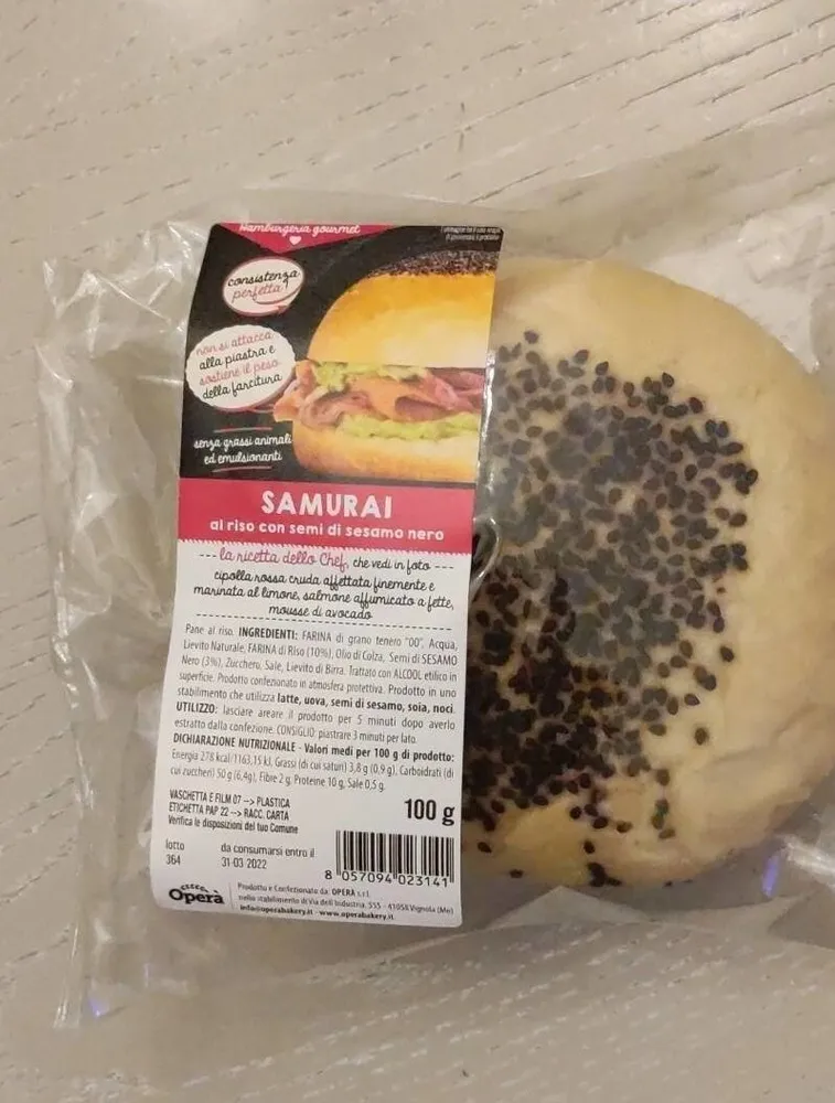 Samurai al riso con semi di sesamo nero