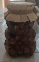 Miele di acacia con nocciole