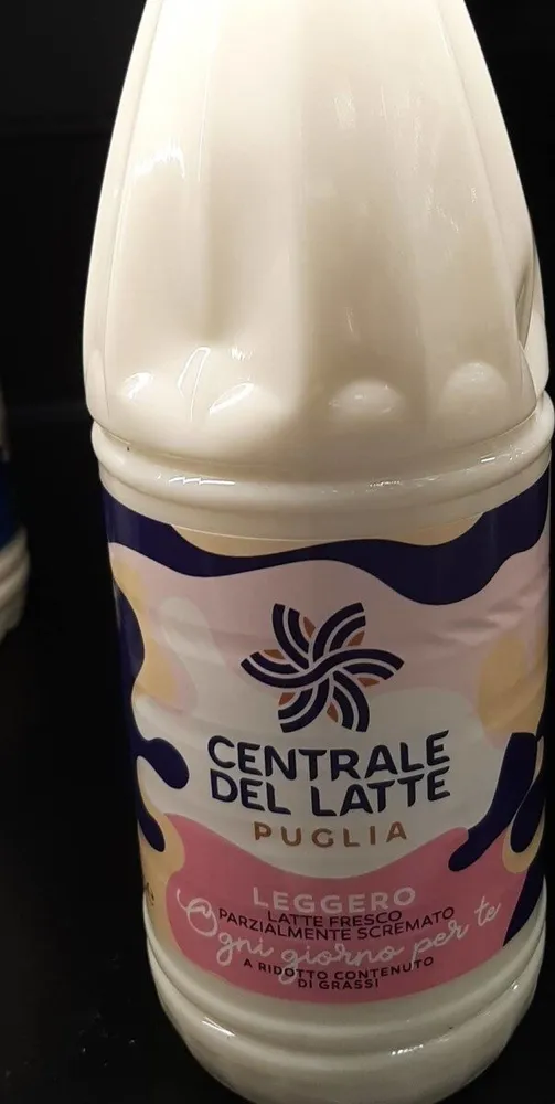 Leggero latte fresco parzialmente scremato