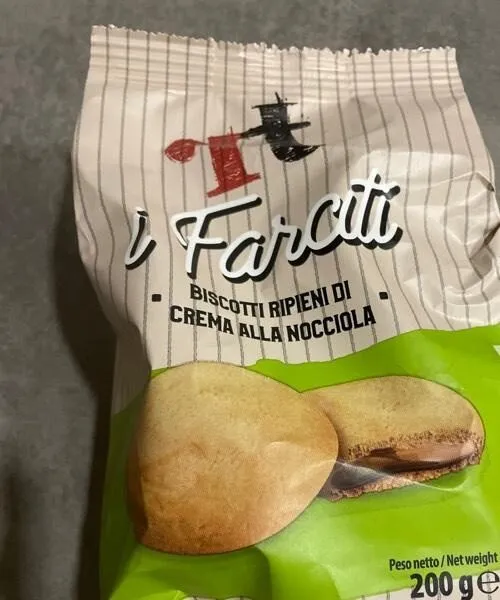 Biscotti ripieni di crema alla nocciola