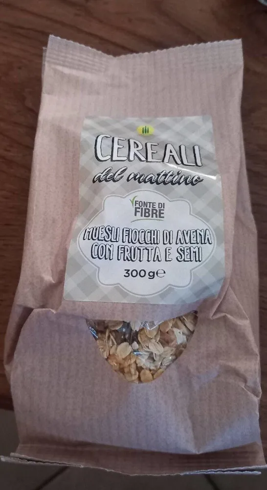 Muesli fiocchi d'avena con frutta e semi