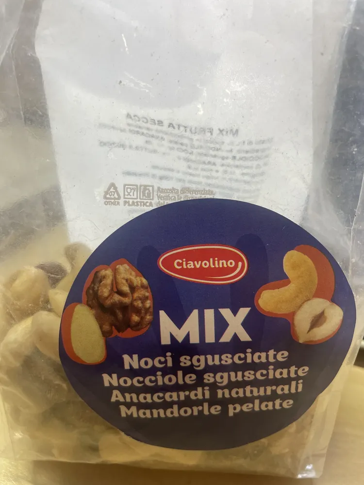 Mix noci sgusciate, nocciole sgusciate, anacardi naturali e mandorle pelate