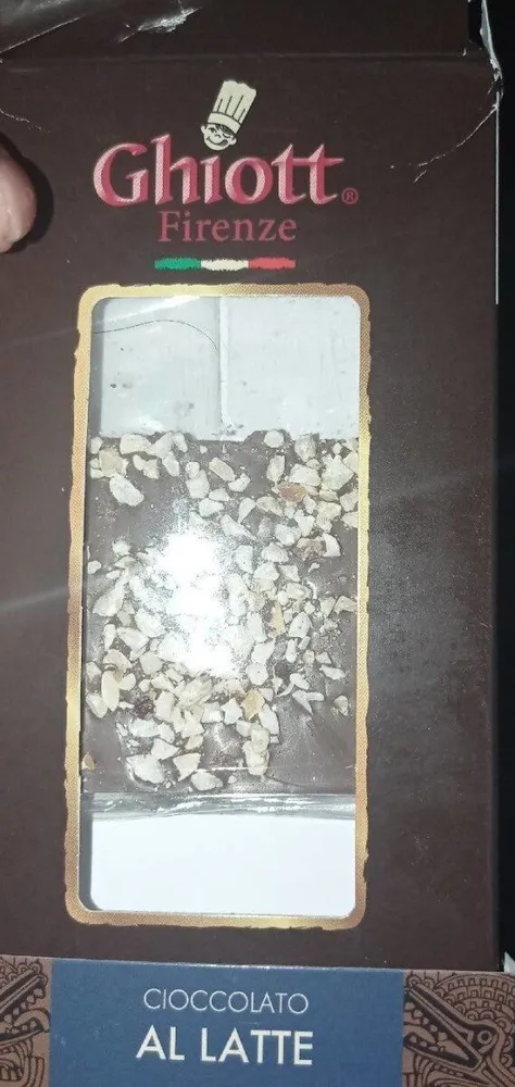 Cioccolato al latte con granella di nocciole