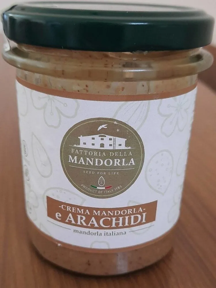 Crema mandorla e arachidi