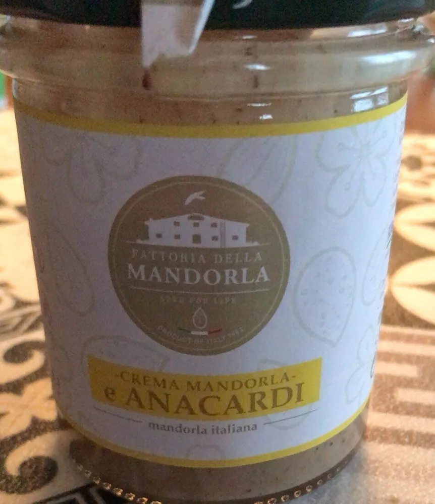 Crema mandorla e anacardi