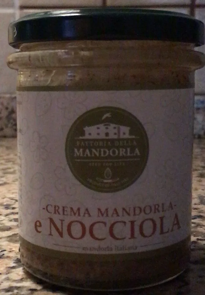 Crema mandorla e nocciola