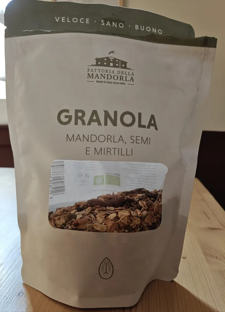 Granola mandorla, semi e mirtilli