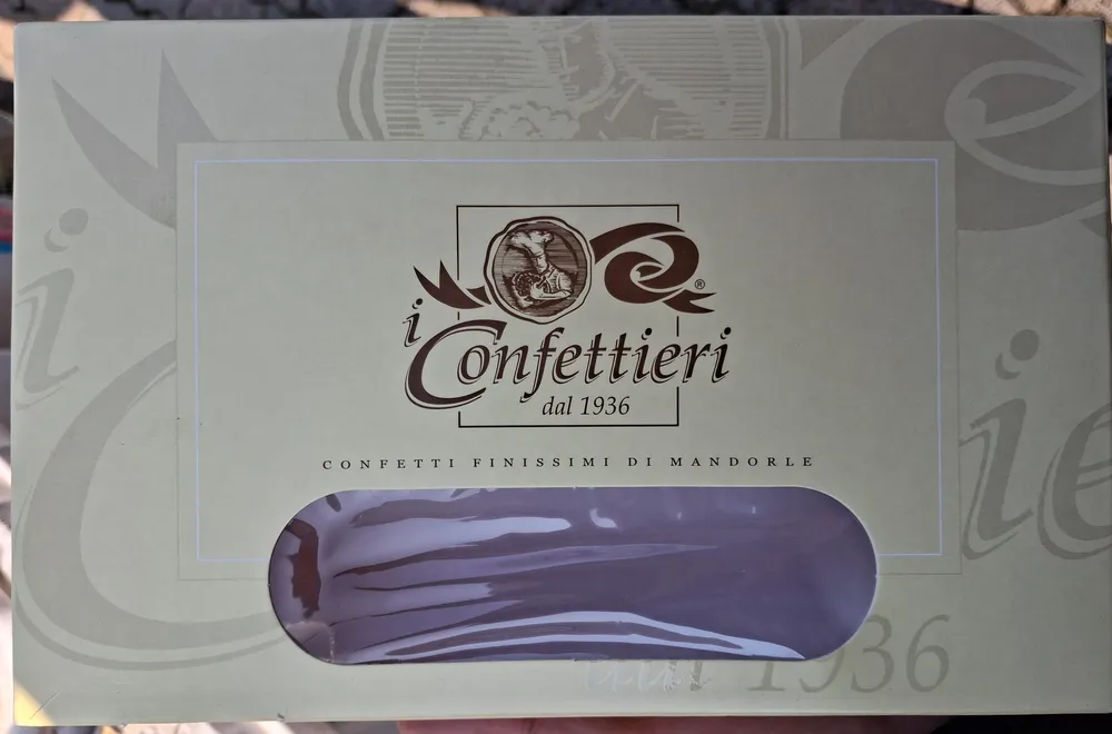 Confetti mandorla tostata e cioccolato