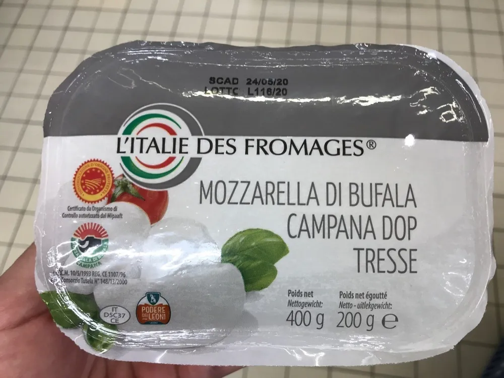 Mozzarella di bufala campana DOP tresse