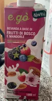 Bevanda a base di frutti di bosco e mandorle