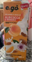 Bevanda a base di albicocca e mandorle