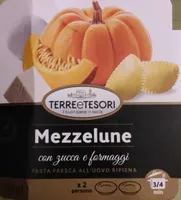 Mezzelune con zucca e formaggi