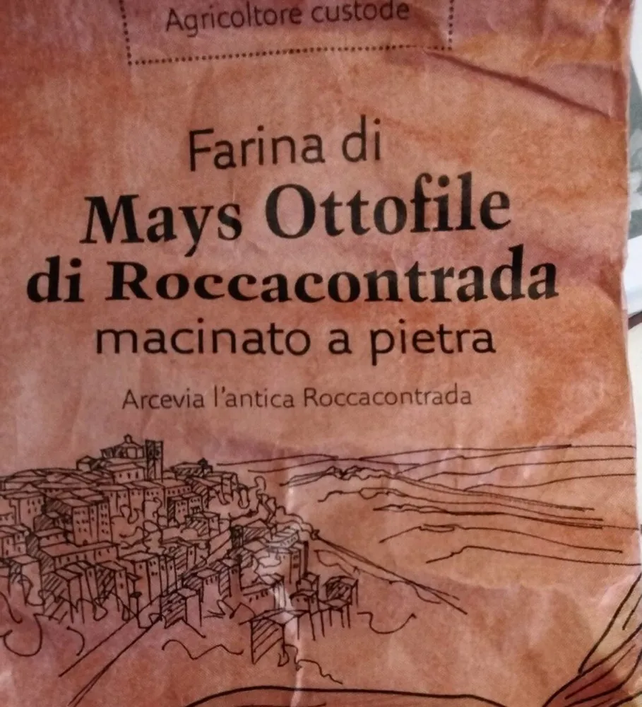 Farina di  mais ottofile di Roccacontrada macinato a  pietra