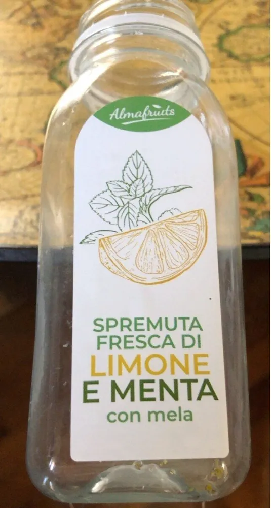 Spremuta fresca di limone e menta