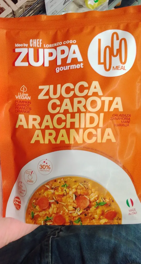 Zuppa gourmet zucca carota arachidi arancia