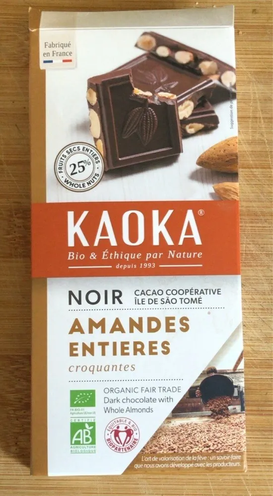 Noir amandes entieres croquantes