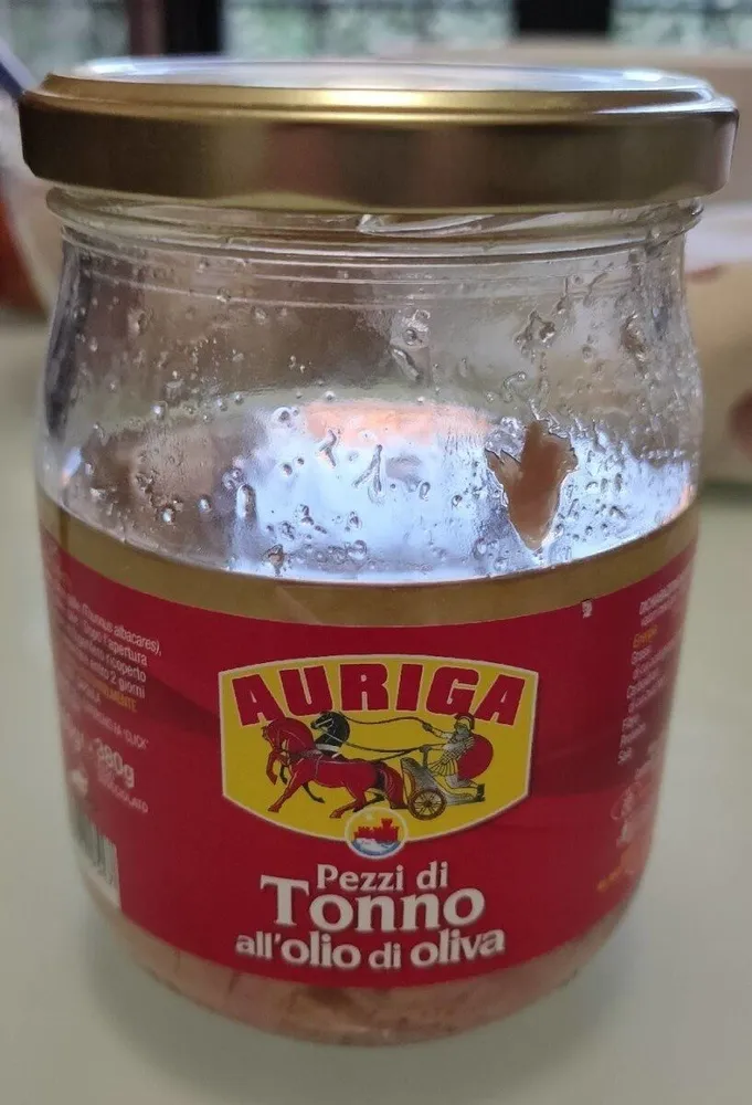 Pezzi di tonno all'olio d'oliva