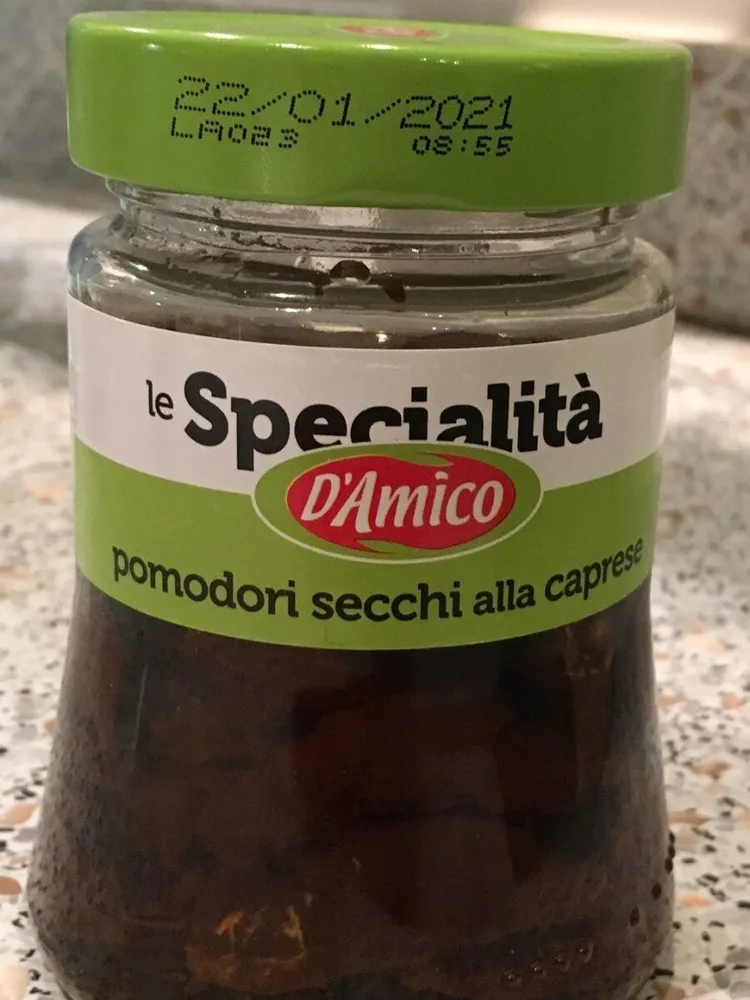Promodori secchi alla caprese