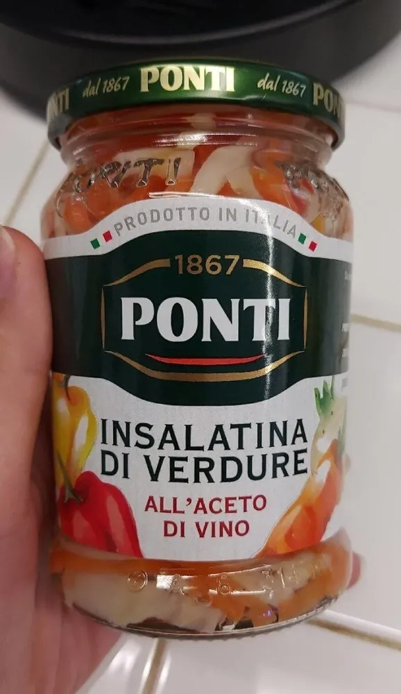 Insalatina di verdure all'aceto di vino