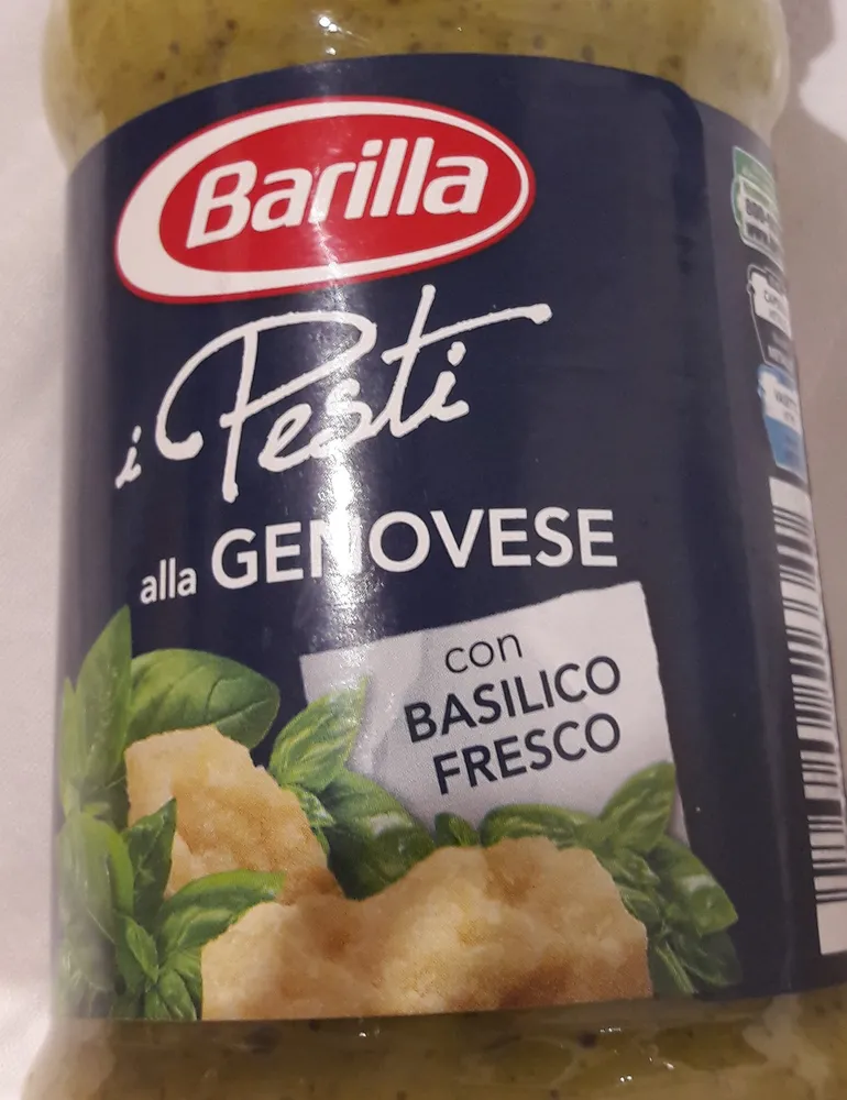Pesti alla Genovese con basilico fresco