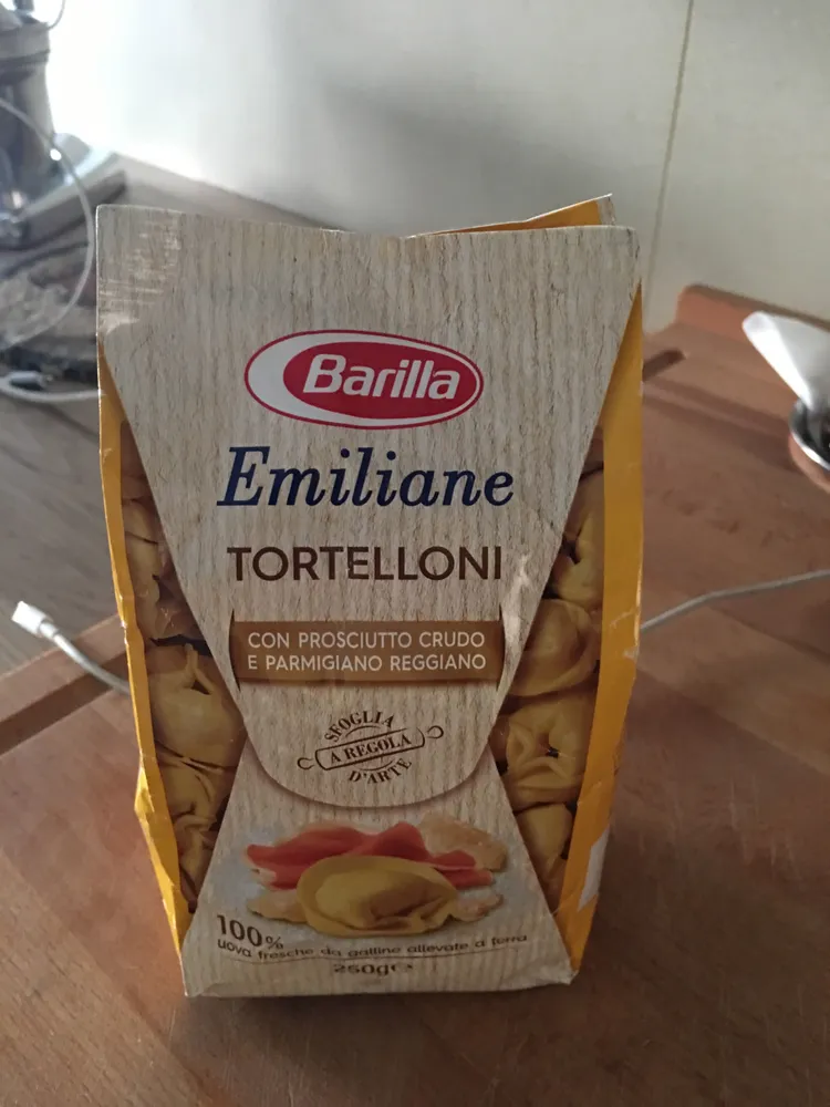 Emiliane tortelloni crudo e parmigiano