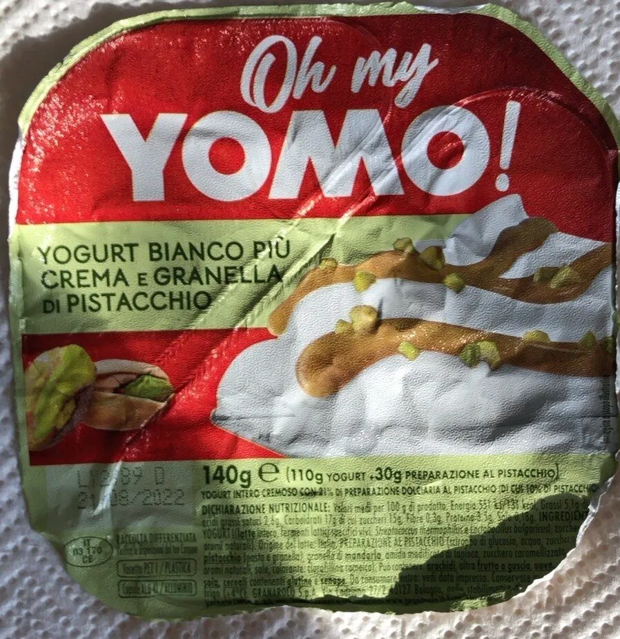Yogurt bianco più crema e granella di pistacchio