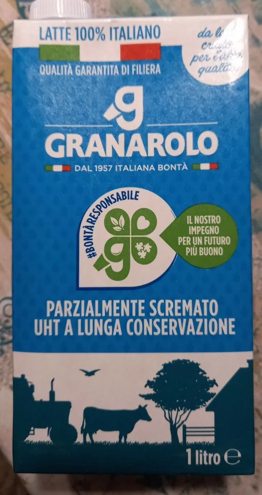 latte parzialmente scremato UHT a lunga conservazione