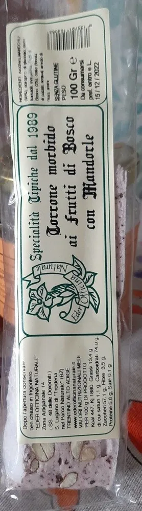 Torrone morbido ai frutti di bosco con mandorle