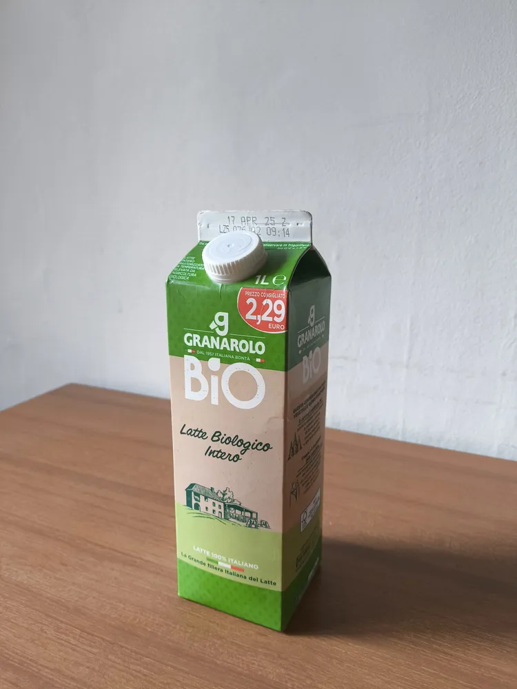 Latte biologico intero