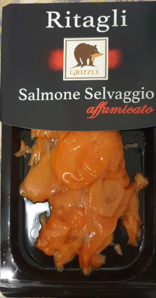 Ritagli salmone selvaggio affumicato