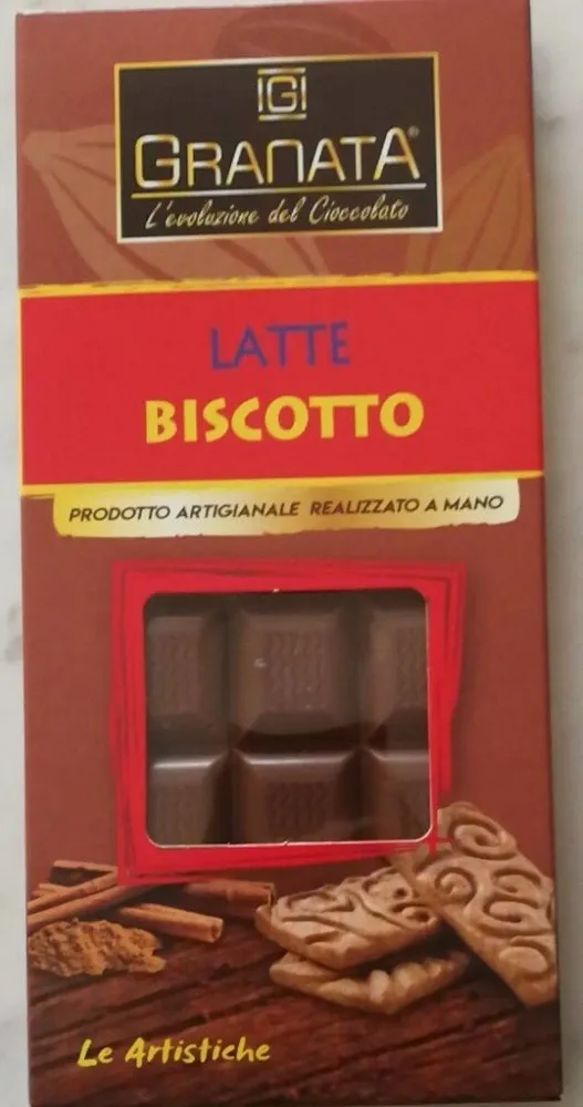 Cioccolato al latte con biscotto