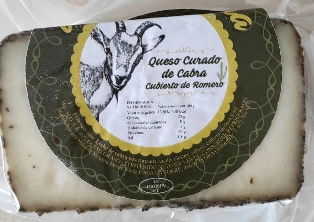 Queso curado de cabra cubierto de romero