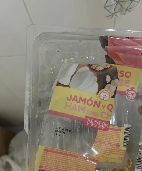 Pasta rellena de jamón y queso
